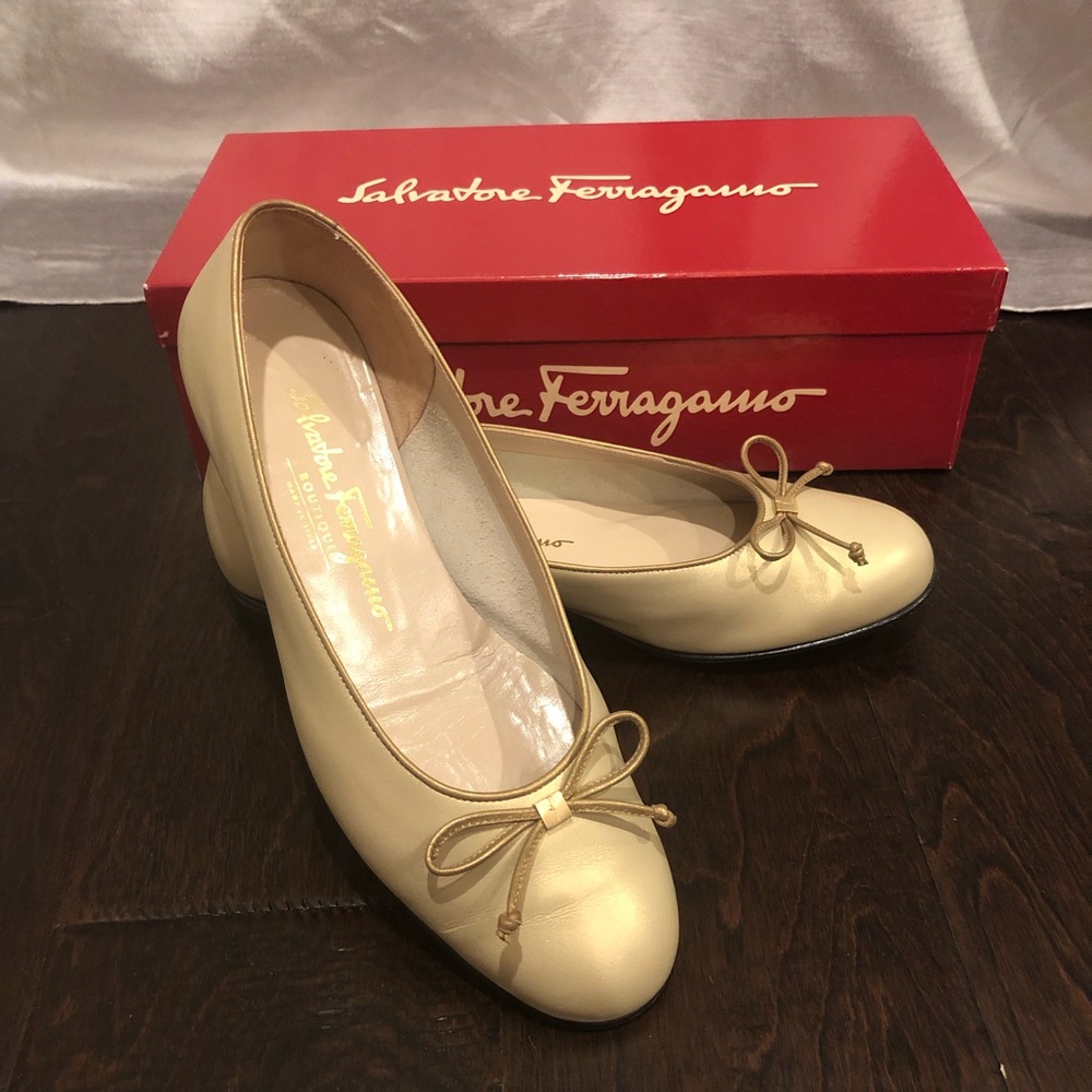 Soft gold Salvatore Ferragamo Leather Ballet Flats
